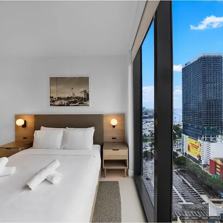 Modern Studio Downtown Retreat With Skyline Views